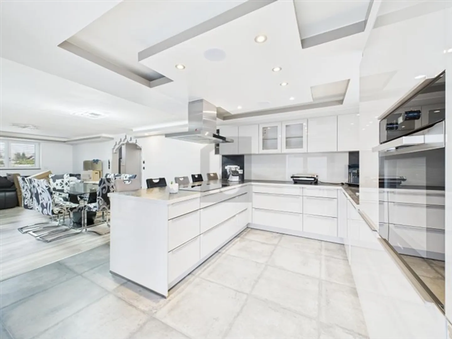 Geräumiges Familienhaus mit Garten - Foto 2 von 6