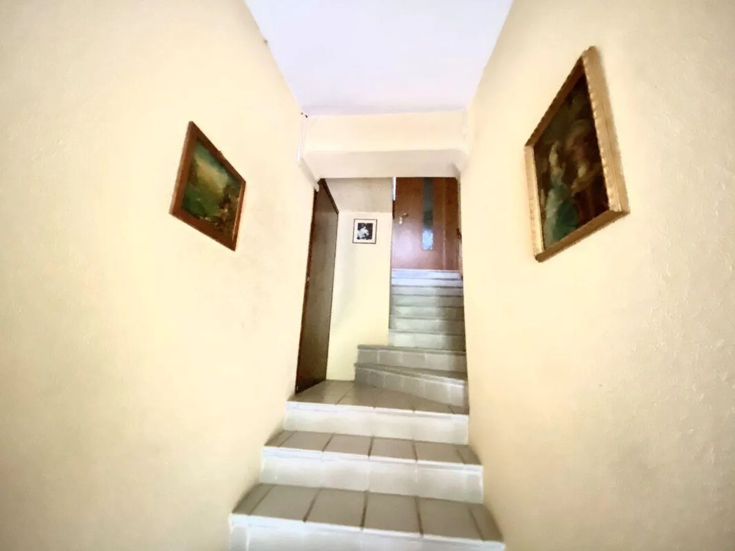 Haus mit drei Wohnungen für Einkommensinvestitionen - Foto 3 von 13