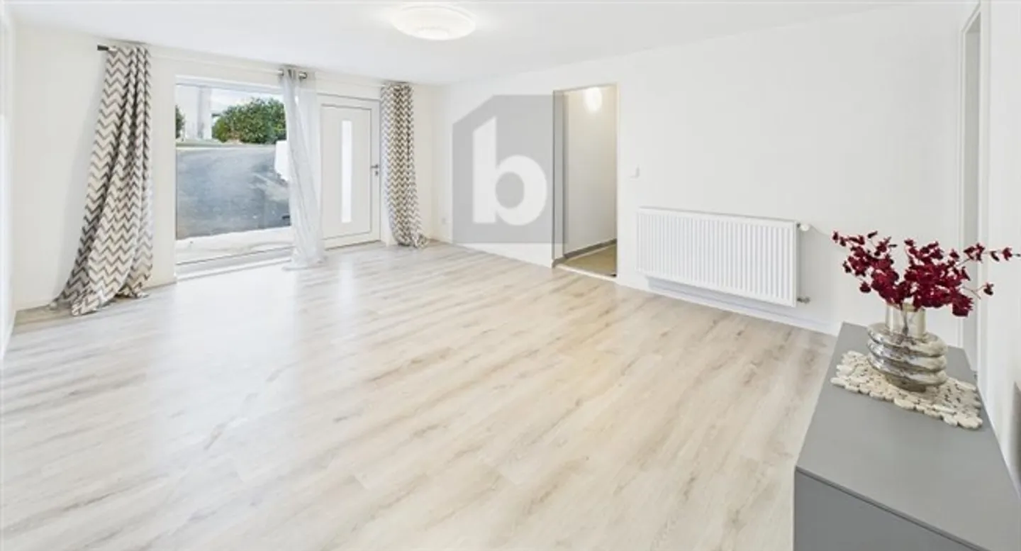 Geräumiges Familienhaus mit Garten - Foto 4 von 6