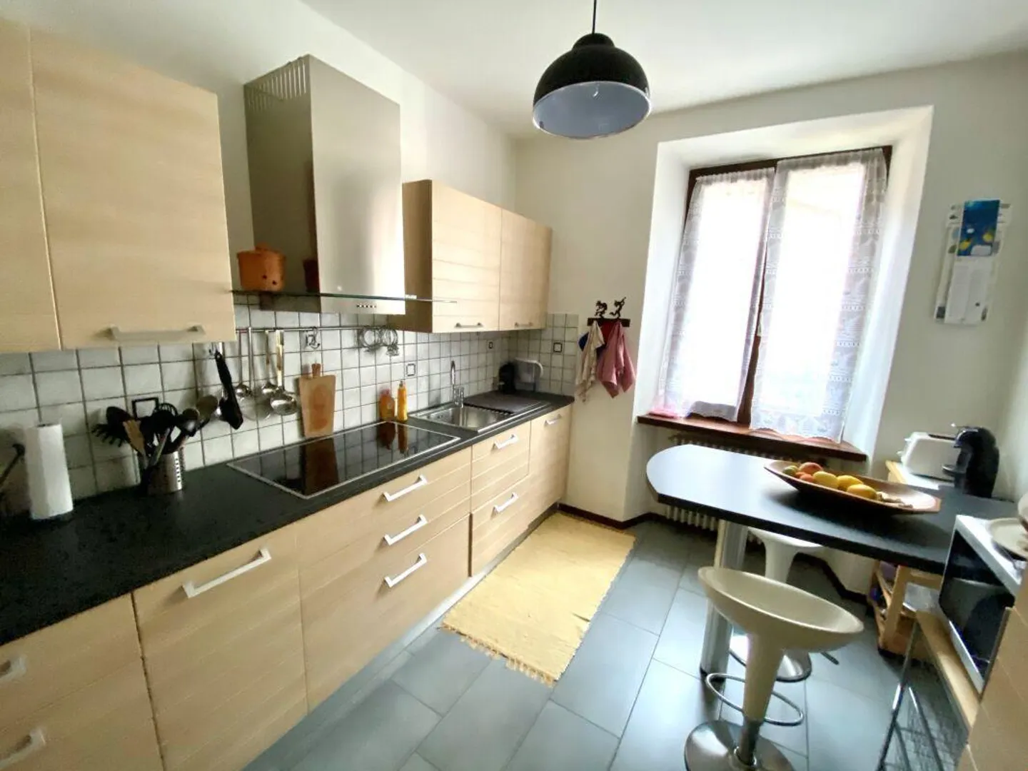 Haus mit drei Wohnungen für Einkommensinvestitionen - Foto 7 von 13