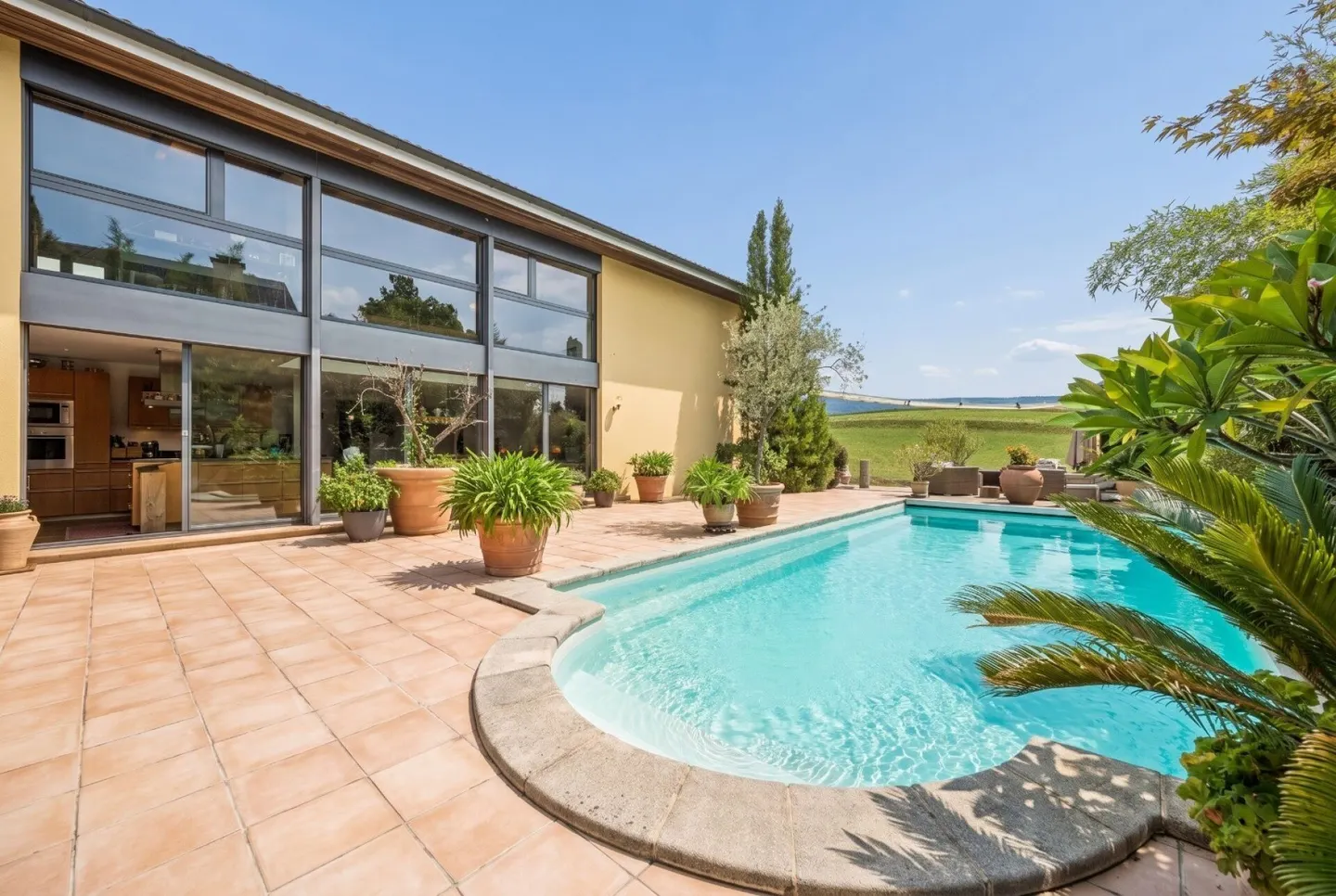 Wunderschöne Villa mit Schwimmbad und exklusiver Master-Suite - Foto 1 von 27