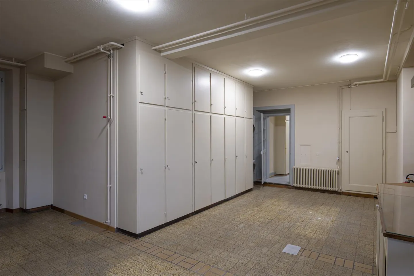 Frisch renovierte Bürofläche am Bahnhof Kerzers - Foto 5 von 6