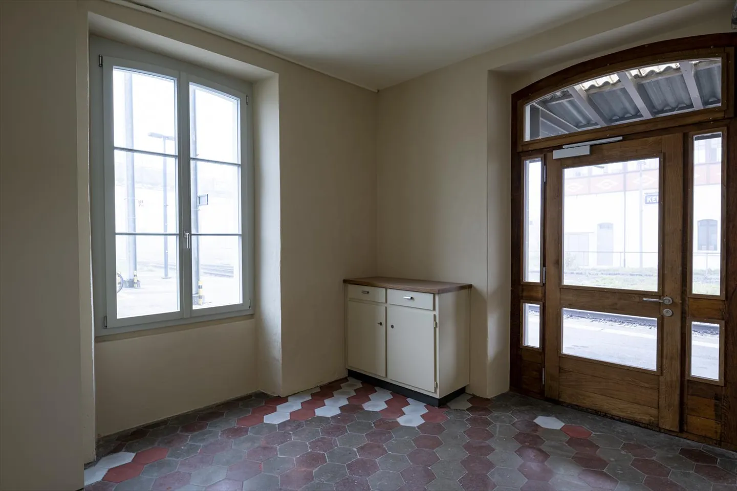 Frisch renovierte Bürofläche am Bahnhof Kerzers - Foto 6 von 6
