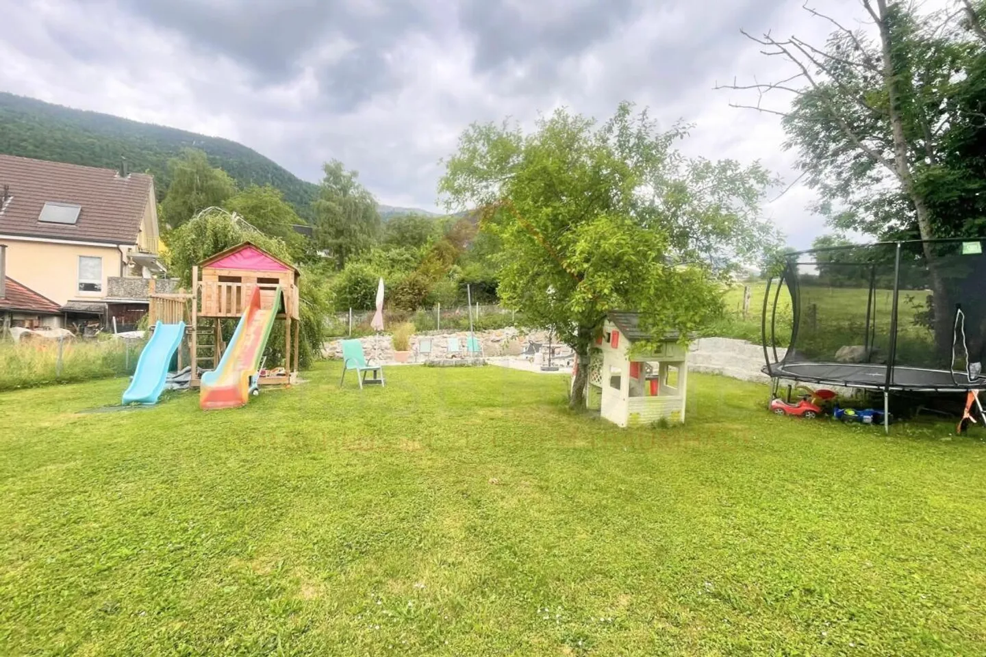 Maison spacieuse à deux générations à Grenchen - 14,5 pièces, grand terrain et potentiel polyvalent - Photo 18 sur 22