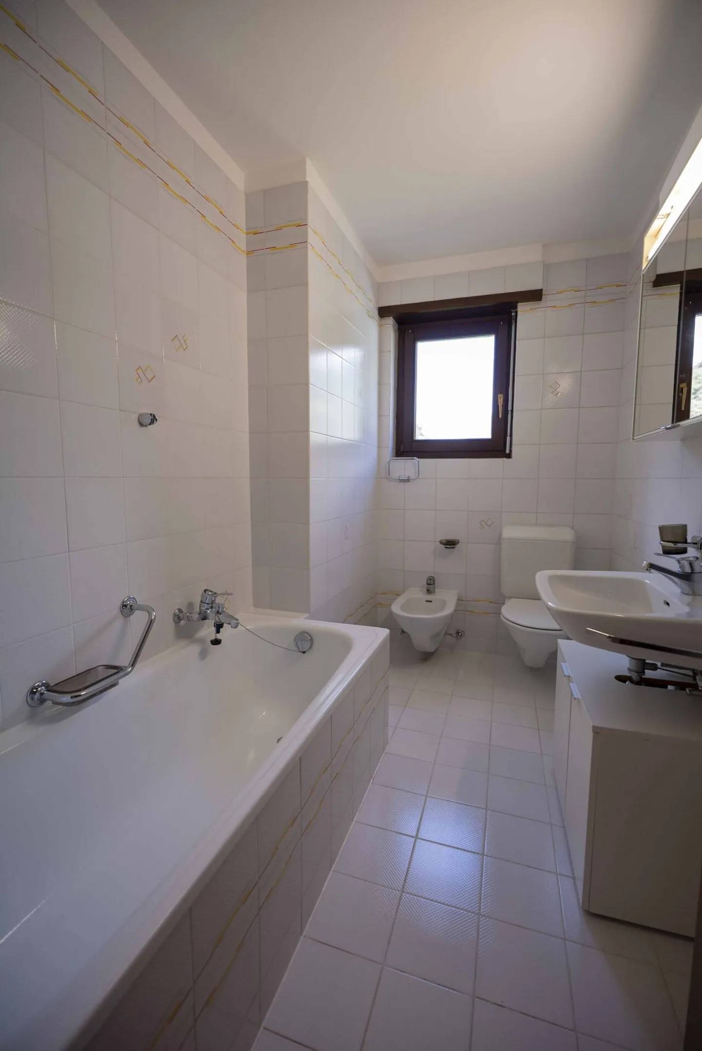 Gorduno: Wir verkaufen eine schöne Einkommensresidenz mit drei großen Wohnungen - Foto 11 von 20