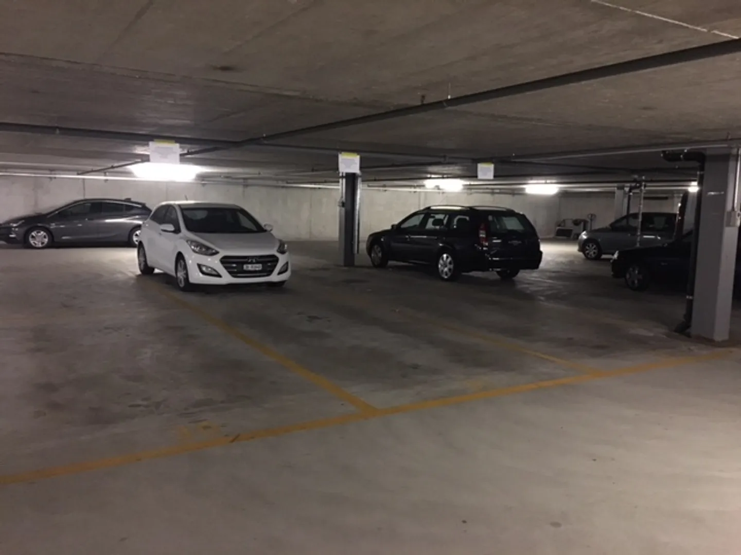 «Einstellplatz für Ihr Auto - im Logistikareal in Bülach» - Foto 1 von 2