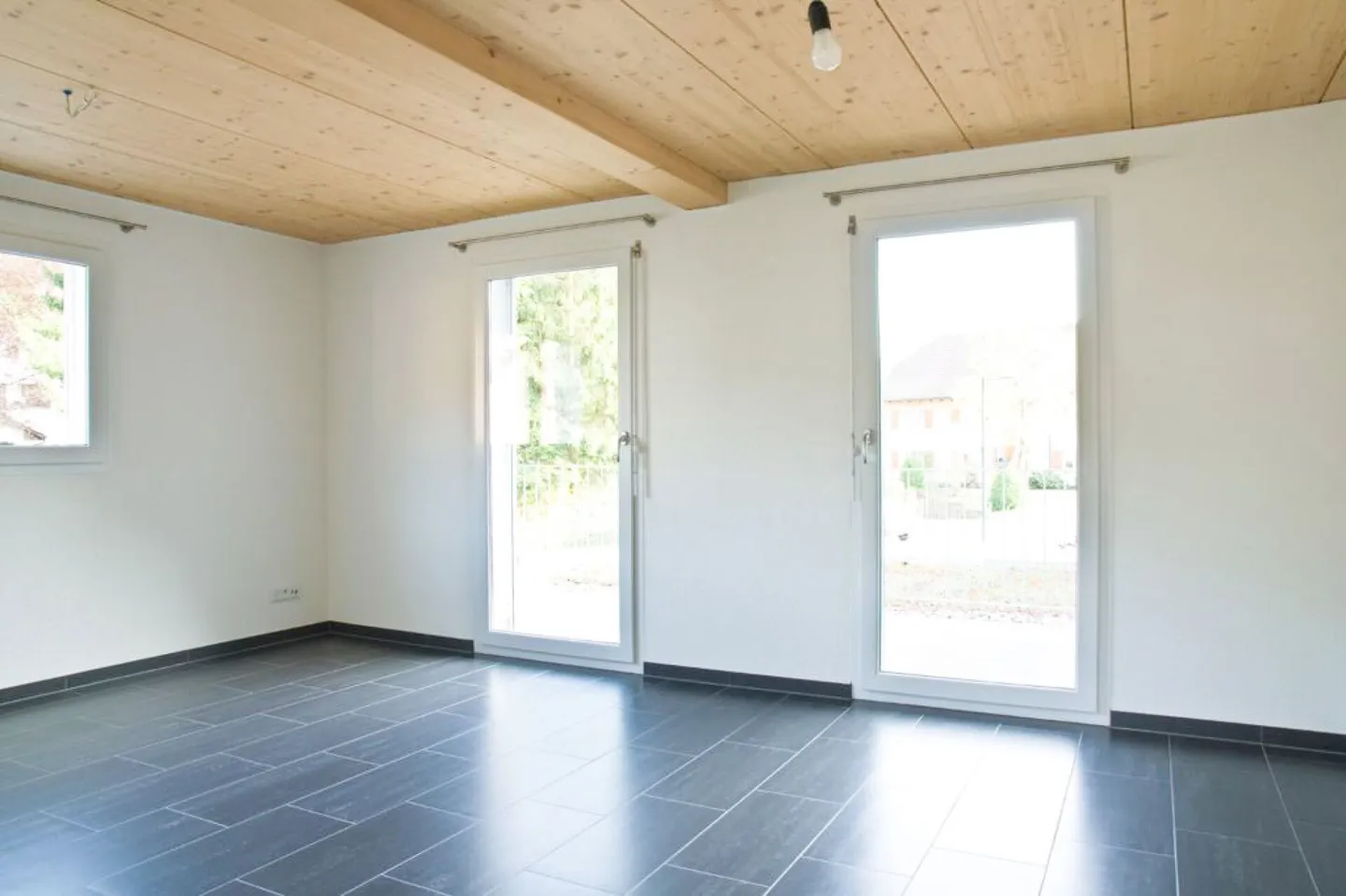 Appartement en duplex de 4,5 pièces incluant une place de parking - Photo 3 sur 12