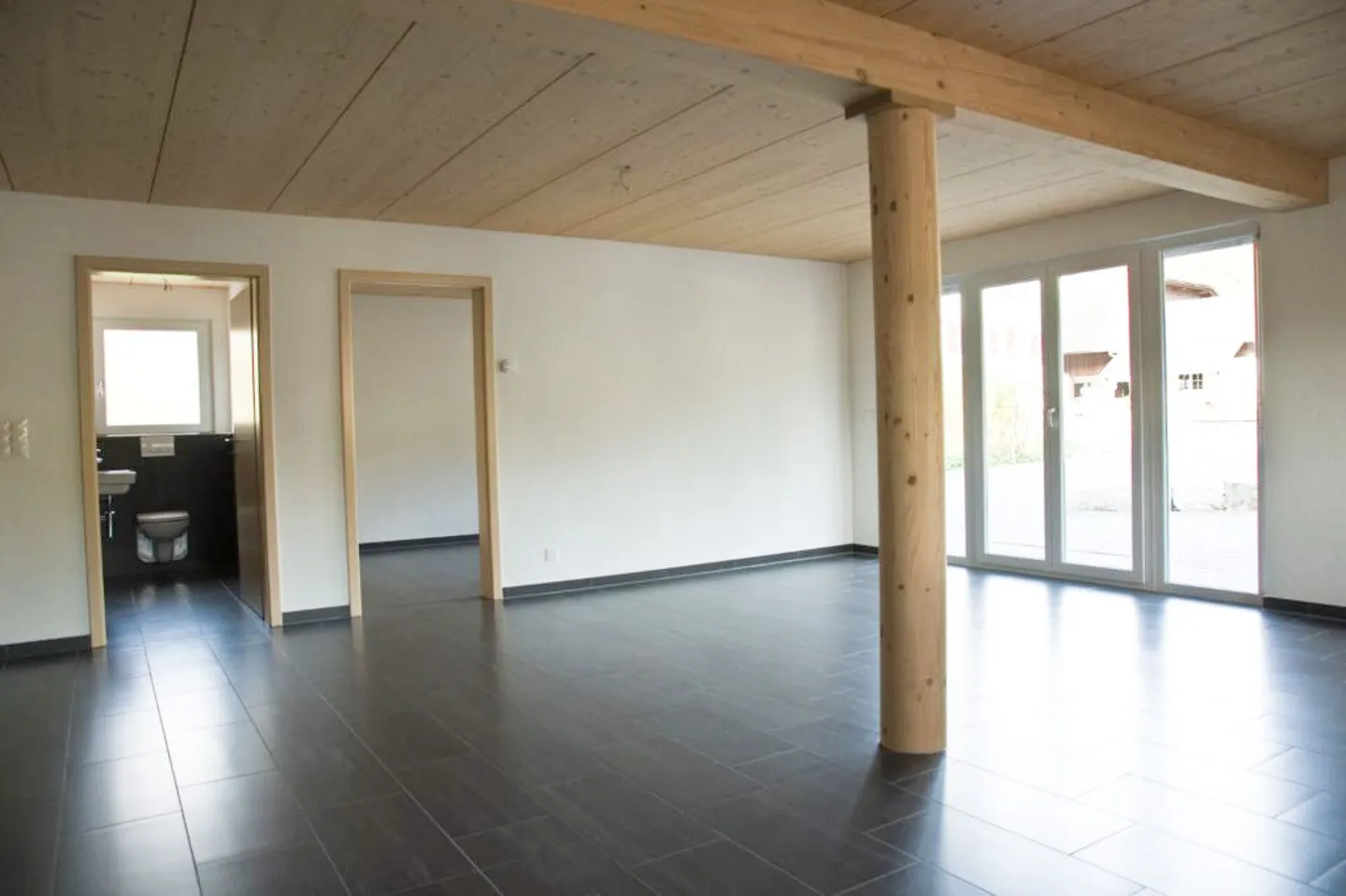 Appartement en duplex de 4,5 pièces incluant une place de parking - Photo 4 sur 12