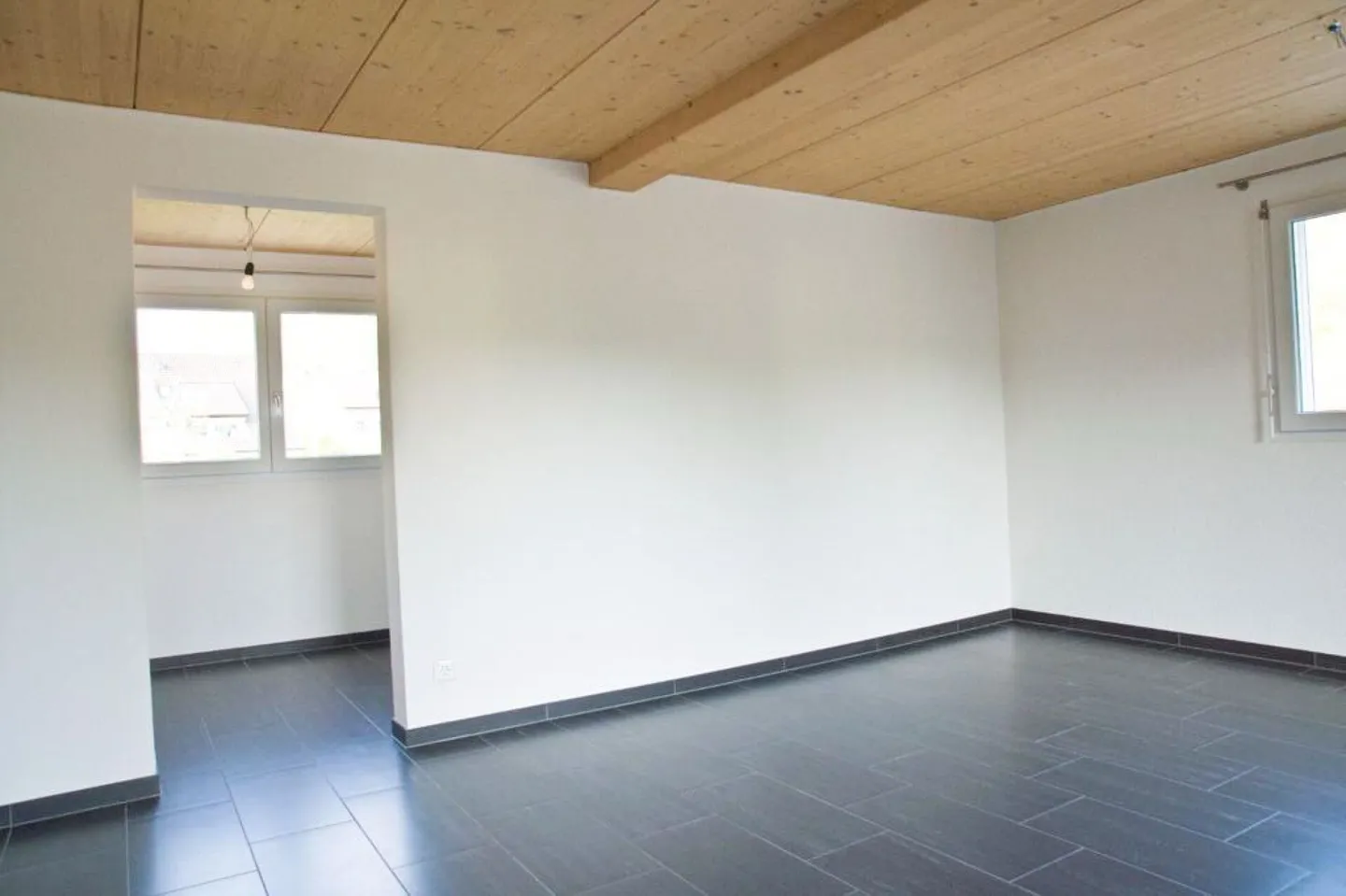 Appartement en duplex de 4,5 pièces incluant une place de parking - Photo 5 sur 12