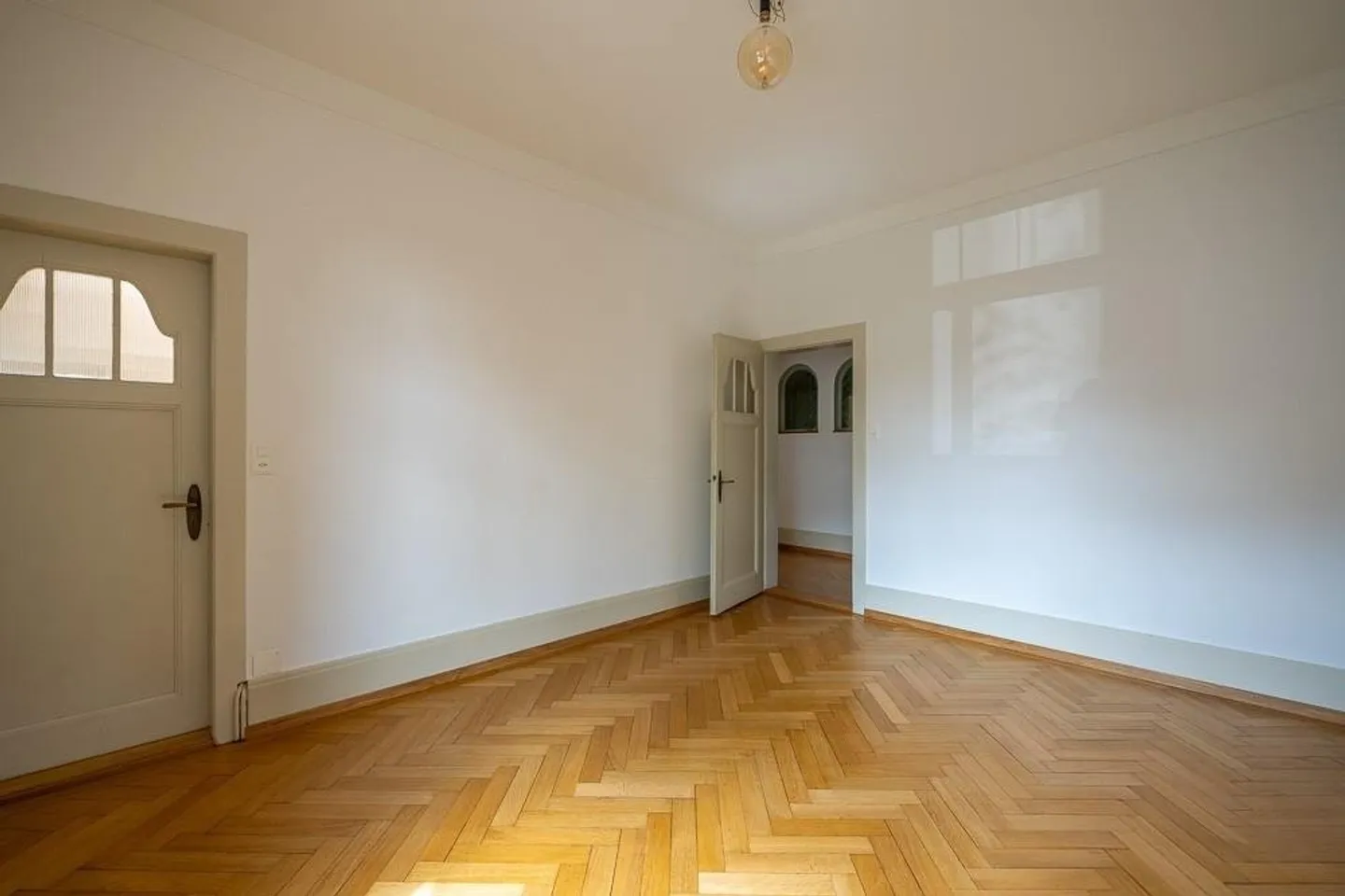 Charmante appartement de 7 pièces d'environ 200 m² de surface habitable - Photo 6 sur 13