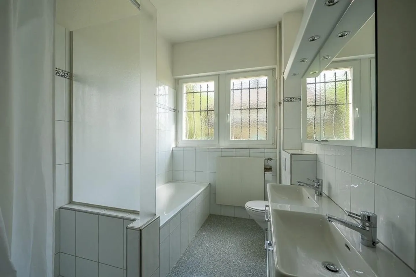 Charmante appartement de 7 pièces d'environ 200 m² de surface habitable - Photo 9 sur 13