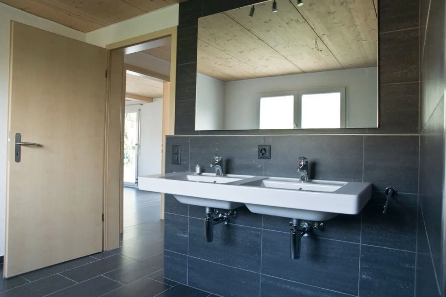Appartement en duplex de 4,5 pièces incluant une place de parking - Photo 8 sur 12