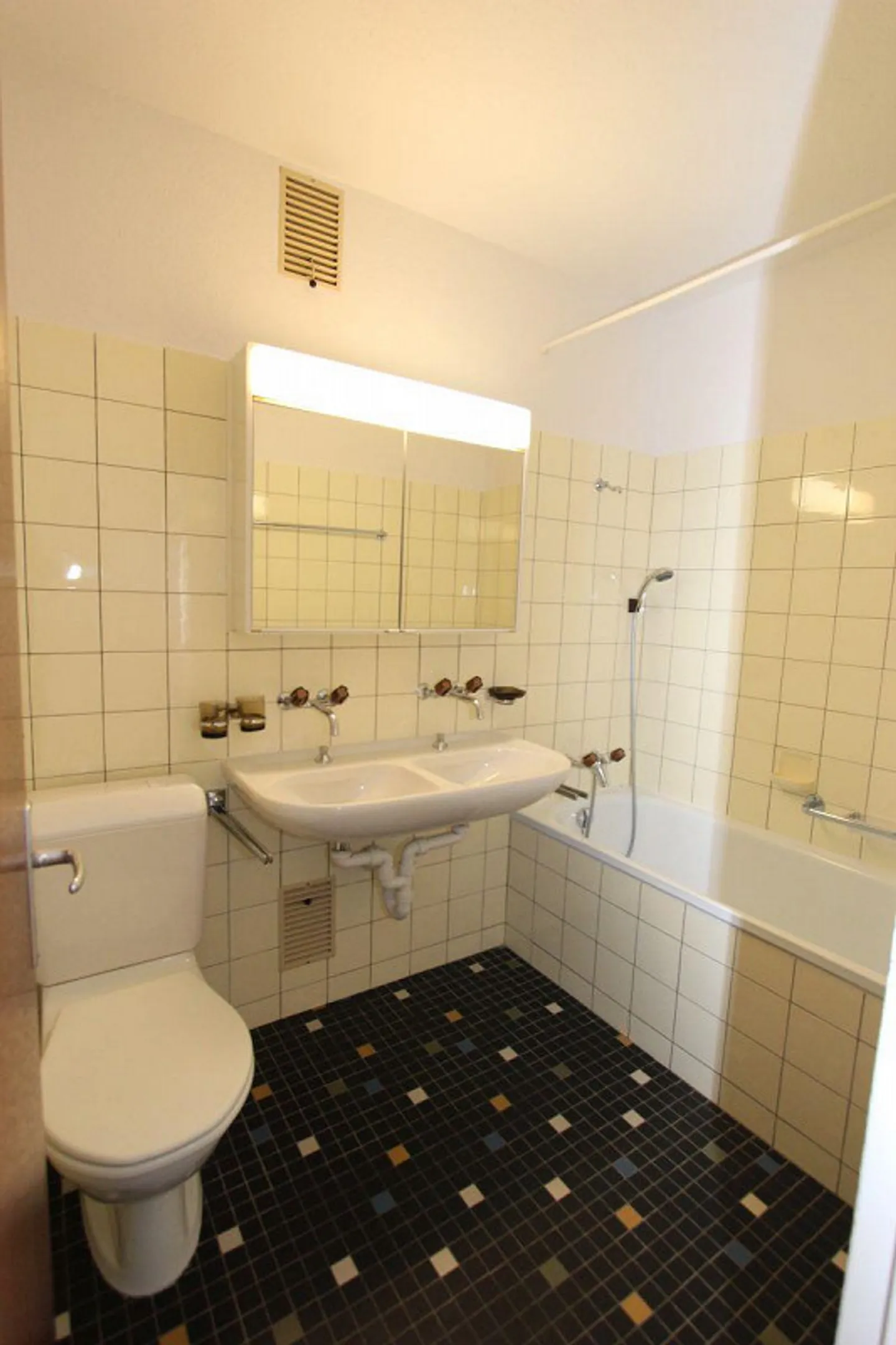 Limité : Appartement ensoleillé avec vue - Photo 3 sur 7