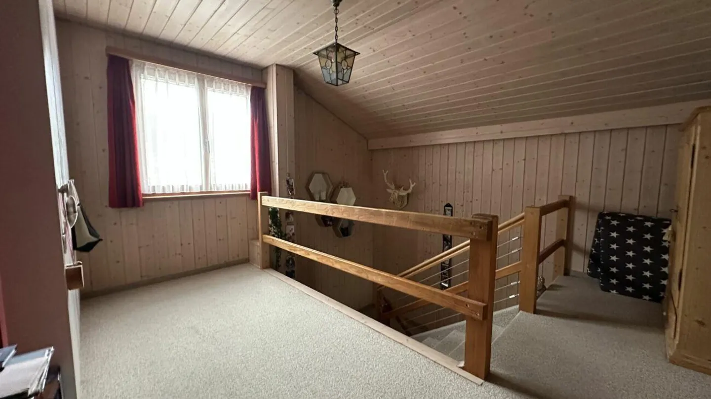 Incantevole casa unifamiliare 5 1/2 locali in una zona residenziale idilliaca nel verde - Foto 4 di 10