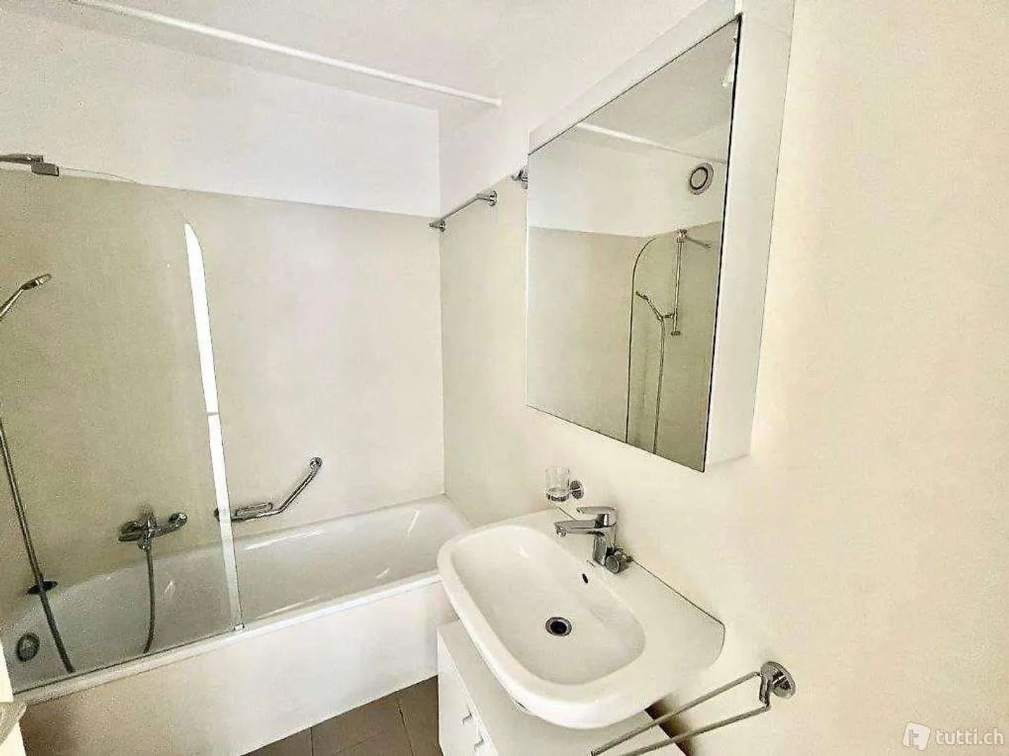 APPARTAMENTI 3,5 LOCALI RISTRUTTURATI - Foto 5 di 6