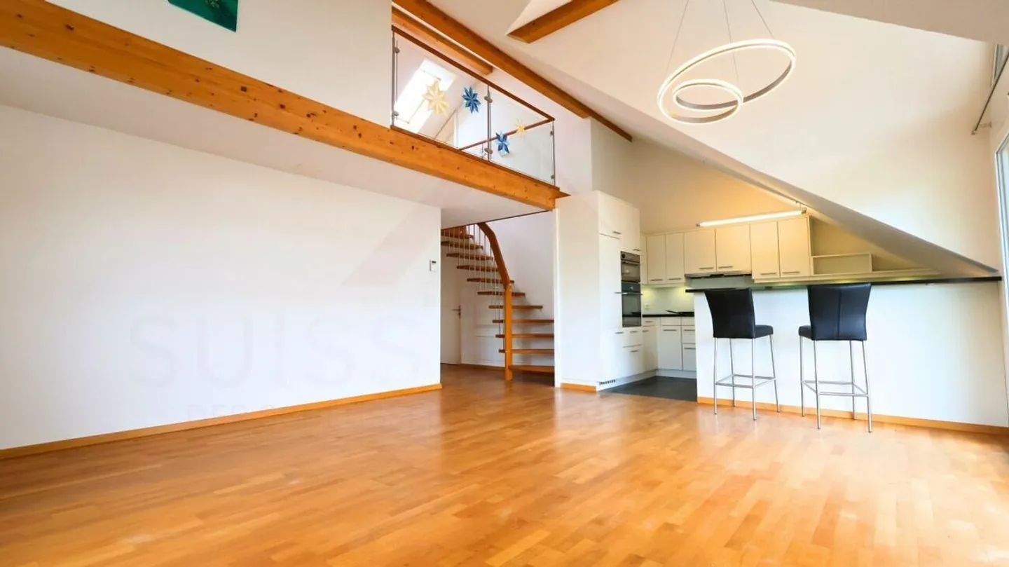 Vivere con charme - moderna maisonette di 4,5 stanze a Walkringen con balcone e camino - Foto 3 di 19