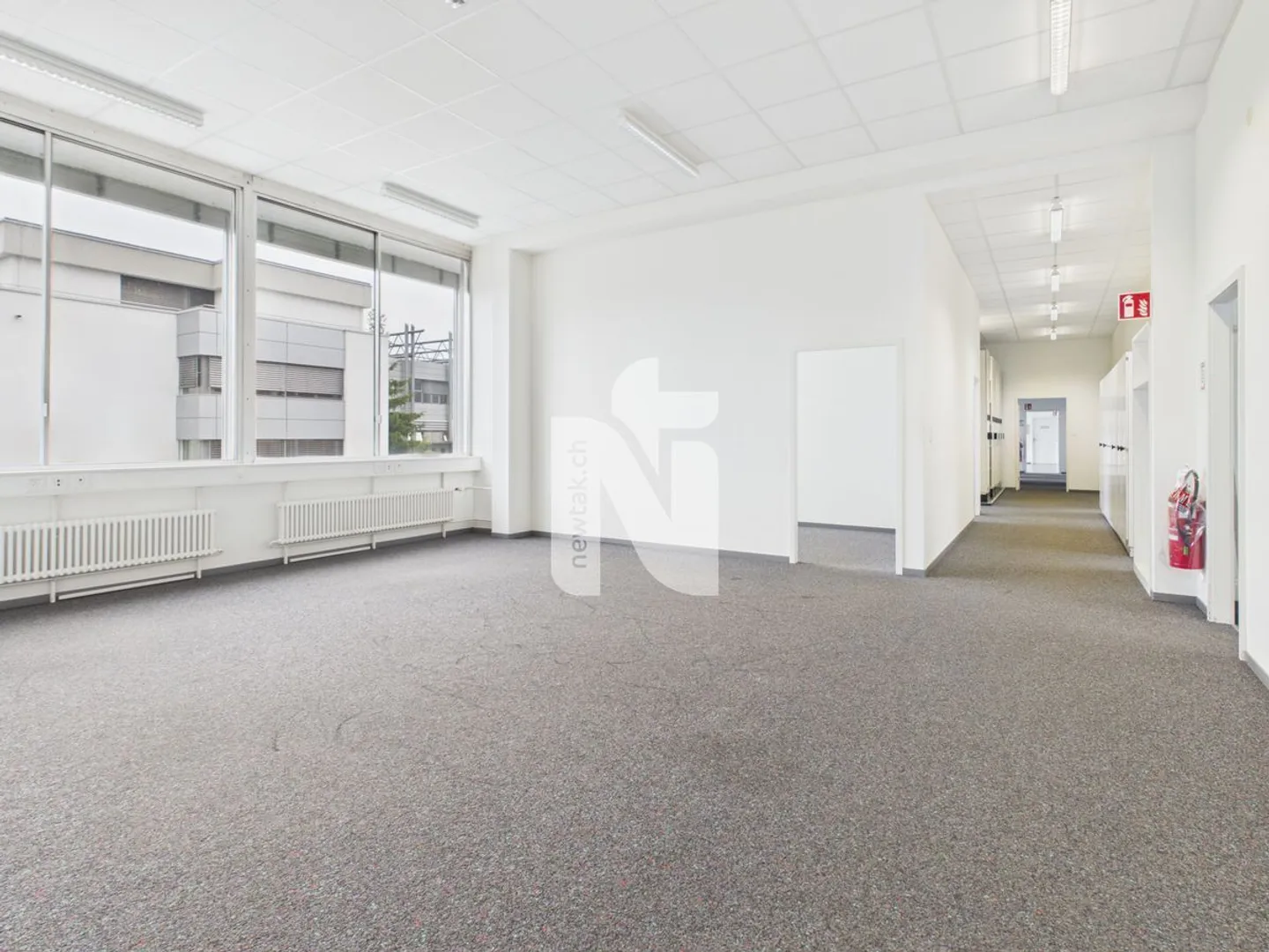 Office and Commercial Floor with Professional Logistics Infrastructure - Photo 2 of 8