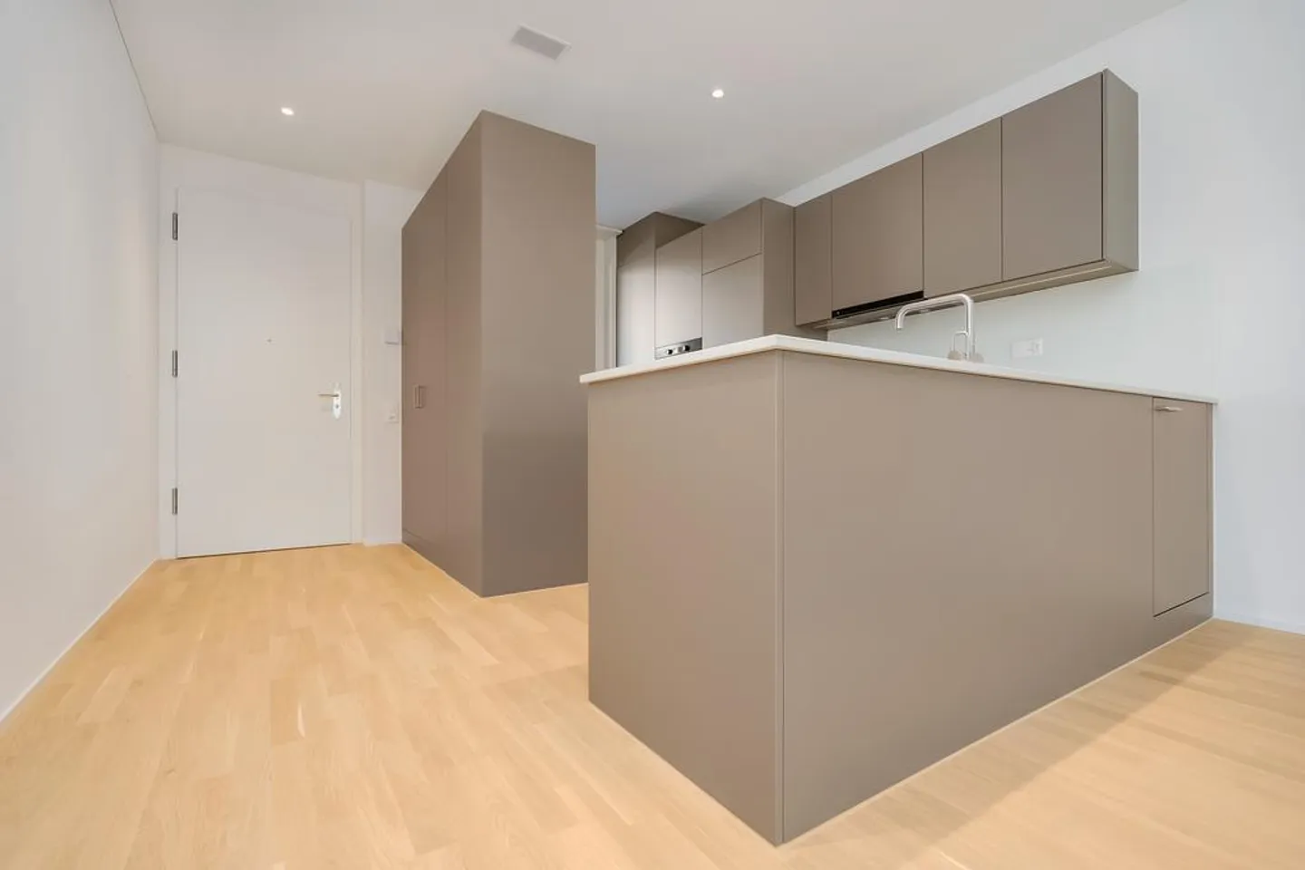 Appartamento moderno di 3,5 stanze con cortile attraente - Foto 2 di 7
