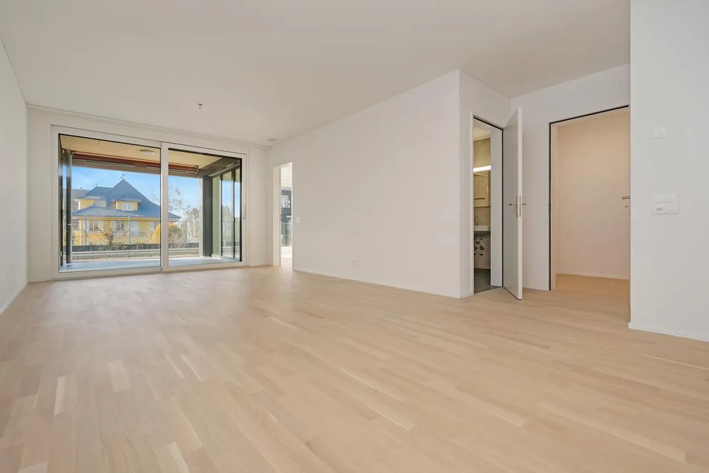 Appartamento moderno di 3,5 stanze con cortile attraente - Foto 4 di 7