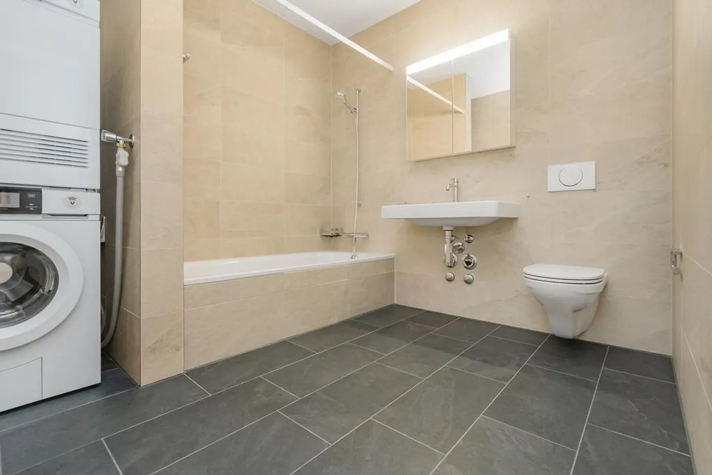 Appartamento moderno di 3,5 stanze con cortile attraente - Foto 5 di 7