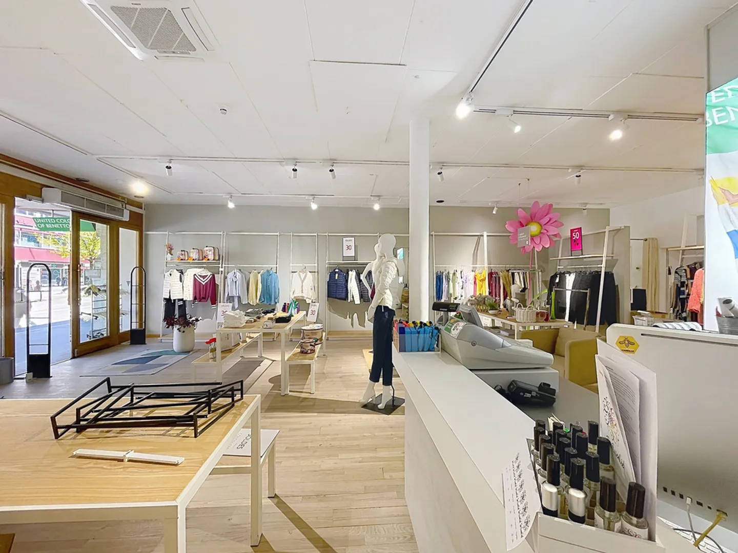 Spazio commerciale con vetrina - Foto 4 di 4