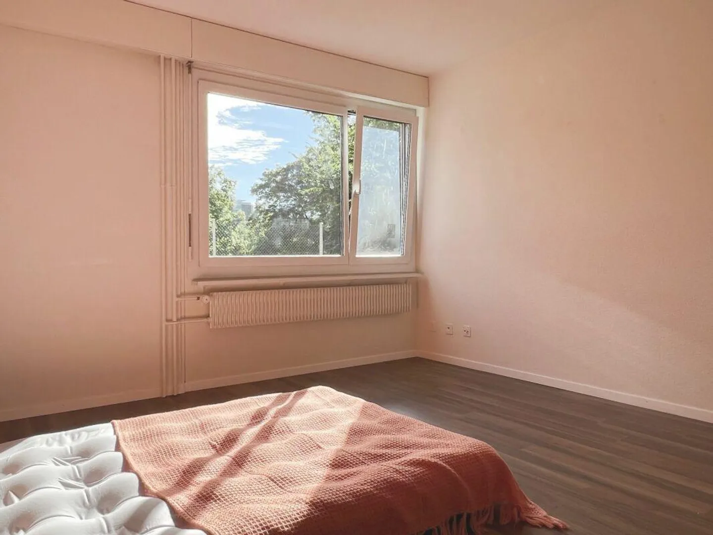 Condominium ensoleillé de 3,5 pièces avec balcon, cave et place de parking - Photo 11 sur 25