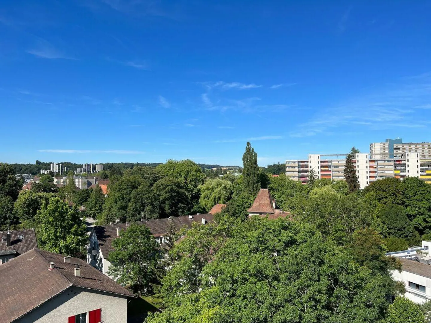 Condominium ensoleillé de 3,5 pièces avec balcon, cave et place de parking - Photo 22 sur 25