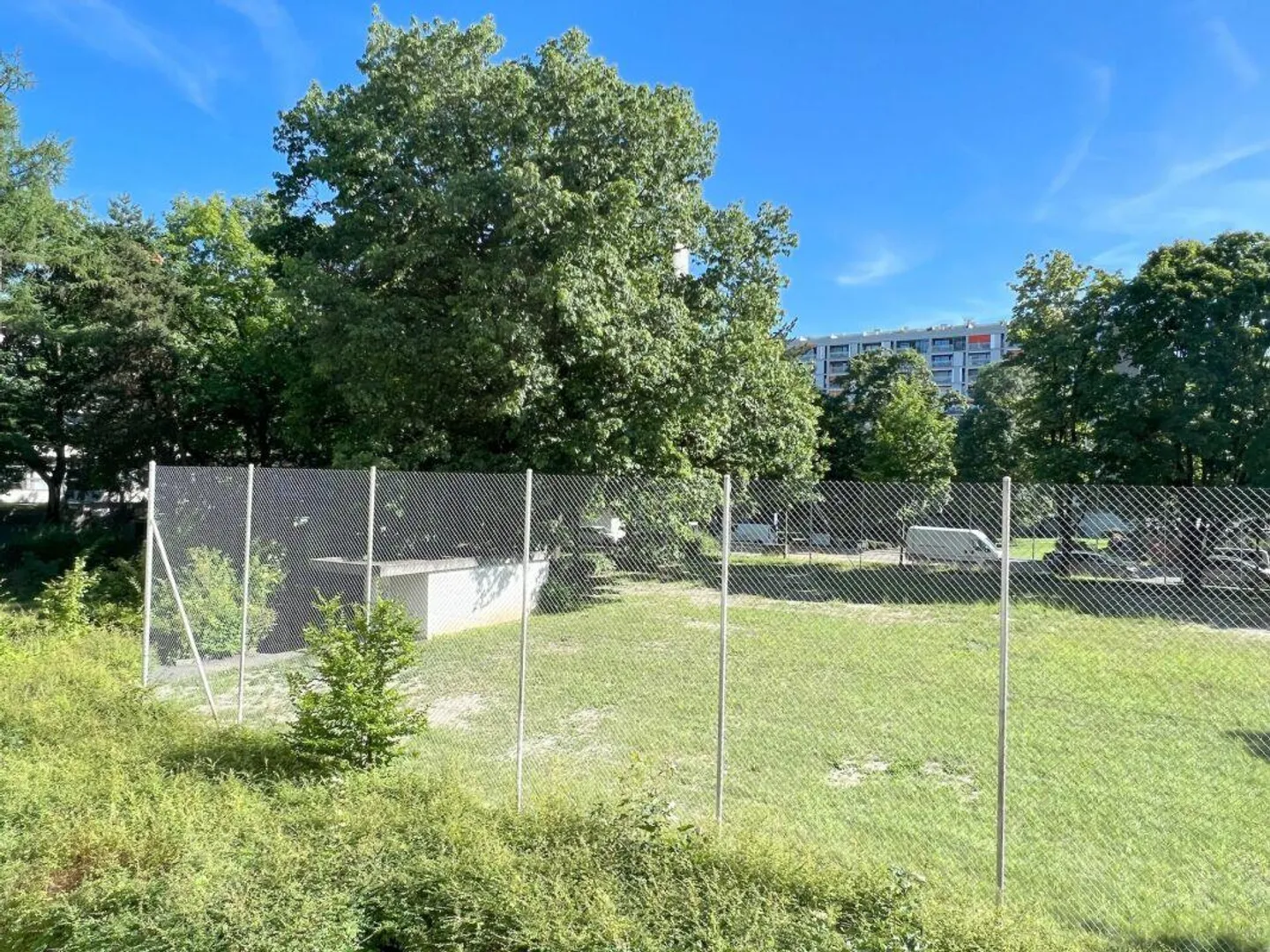 Condominium ensoleillé de 3,5 pièces avec balcon, cave et place de parking - Photo 24 sur 25