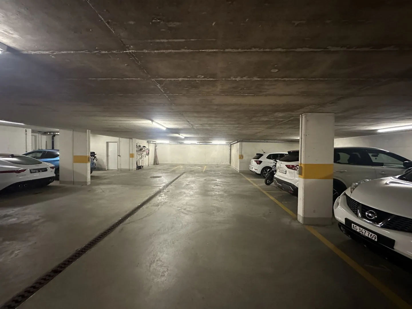 PLACE DE PARKING DANS UN GARAGE - Photo 1 sur 2