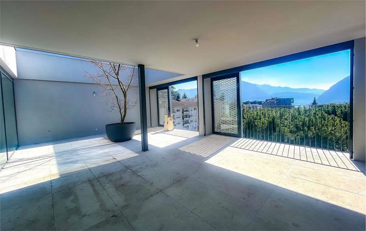 Penthouse in a strategic location with unobstructed views - Photo 3 of 6