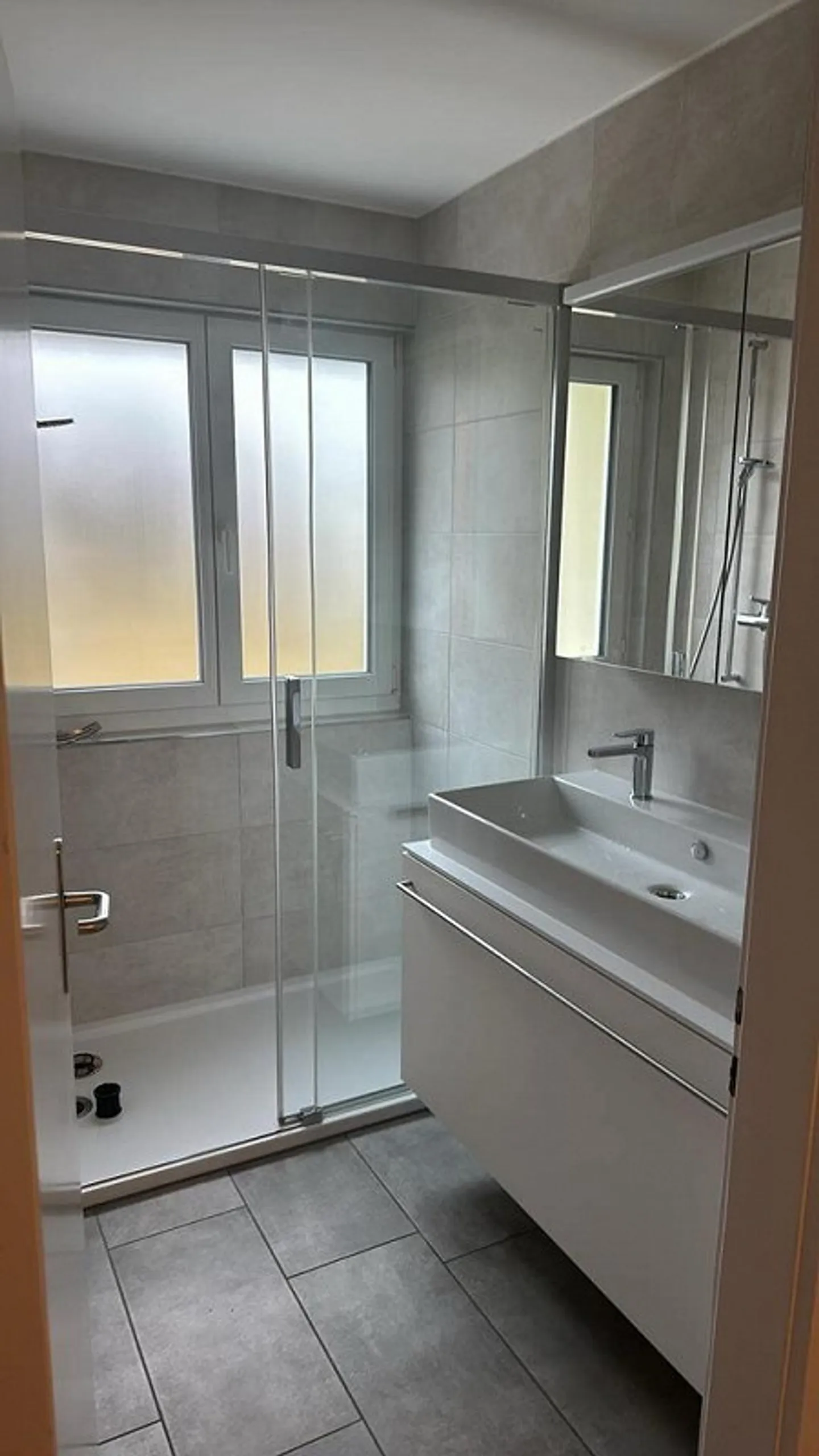 Modern Apartment - Your New Home! - Photo 4 of 9