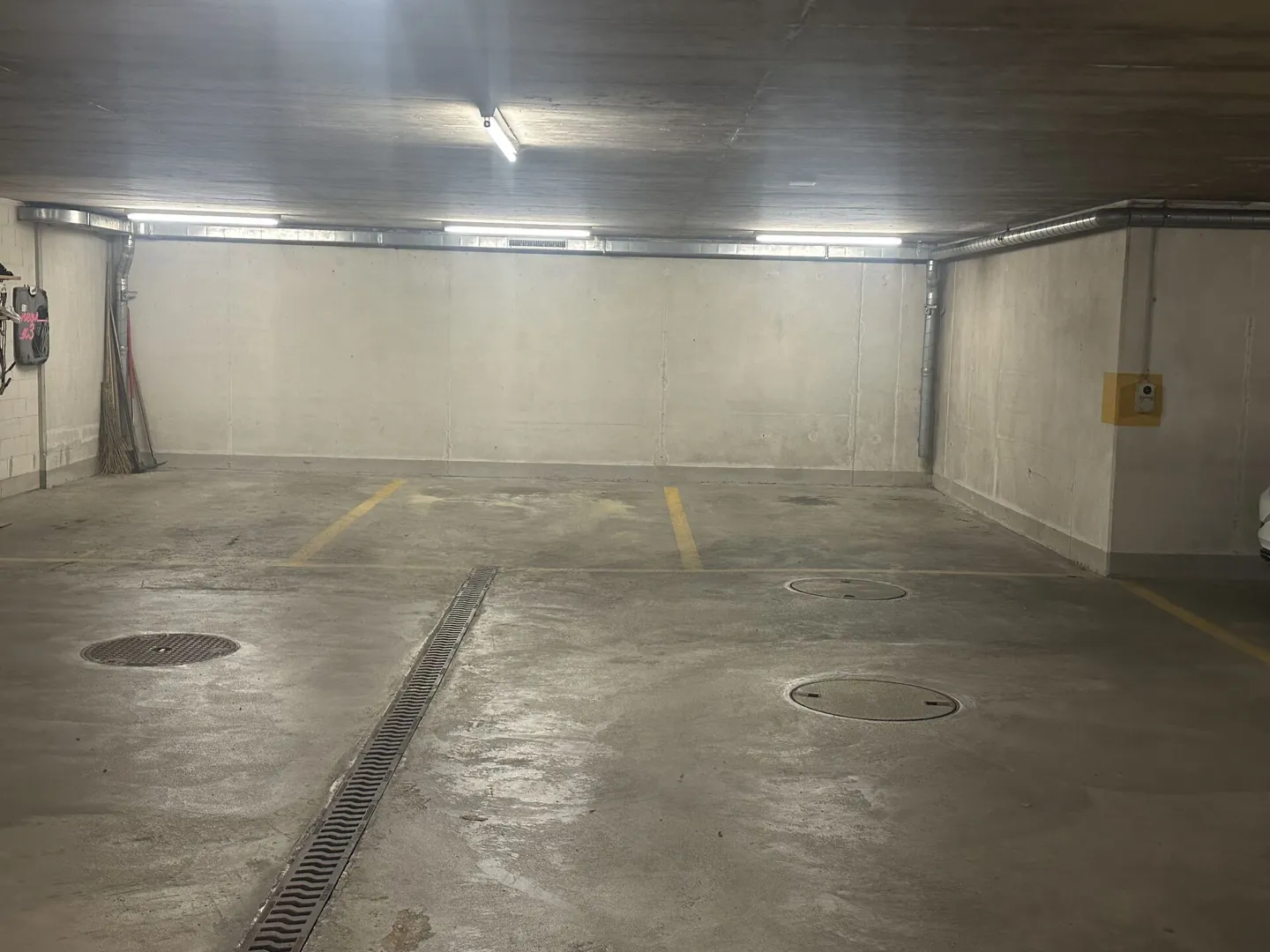 PLACE DE PARKING DANS UN GARAGE - Photo 2 sur 2