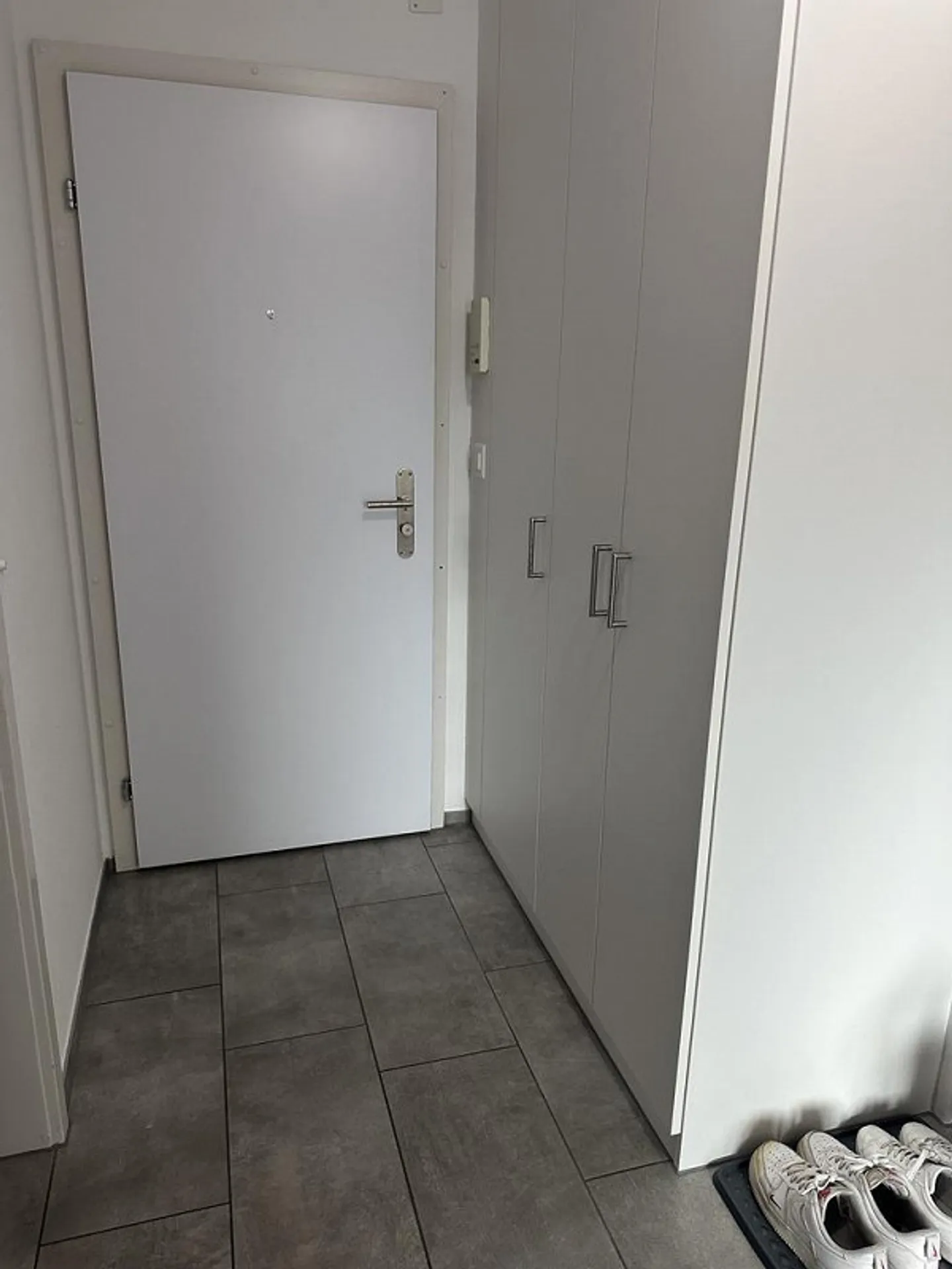 Modern Apartment - Your New Home! - Photo 5 of 9