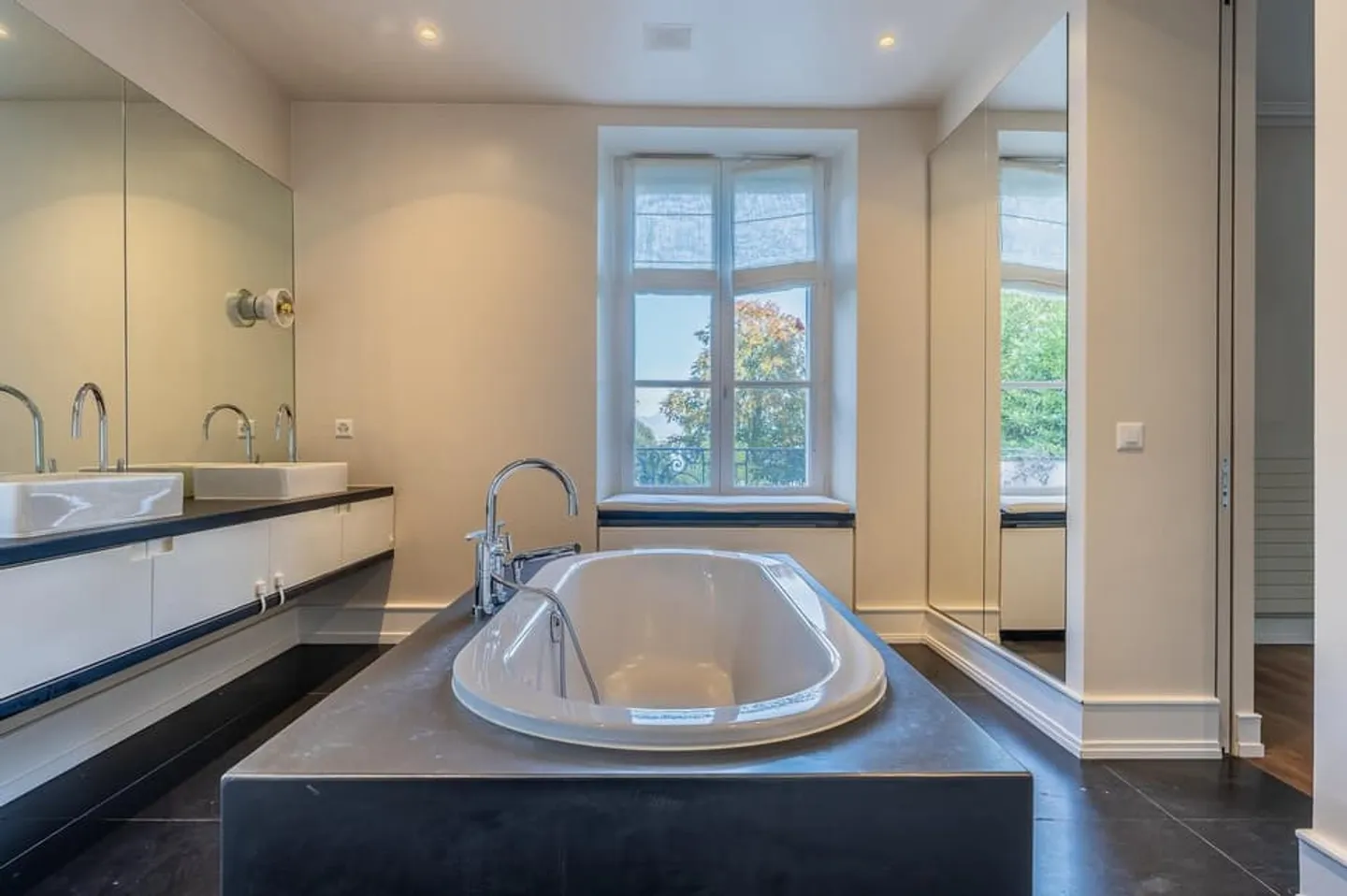 GREENPARK - Large family home near the shores of the lake - Photo 12 of 13