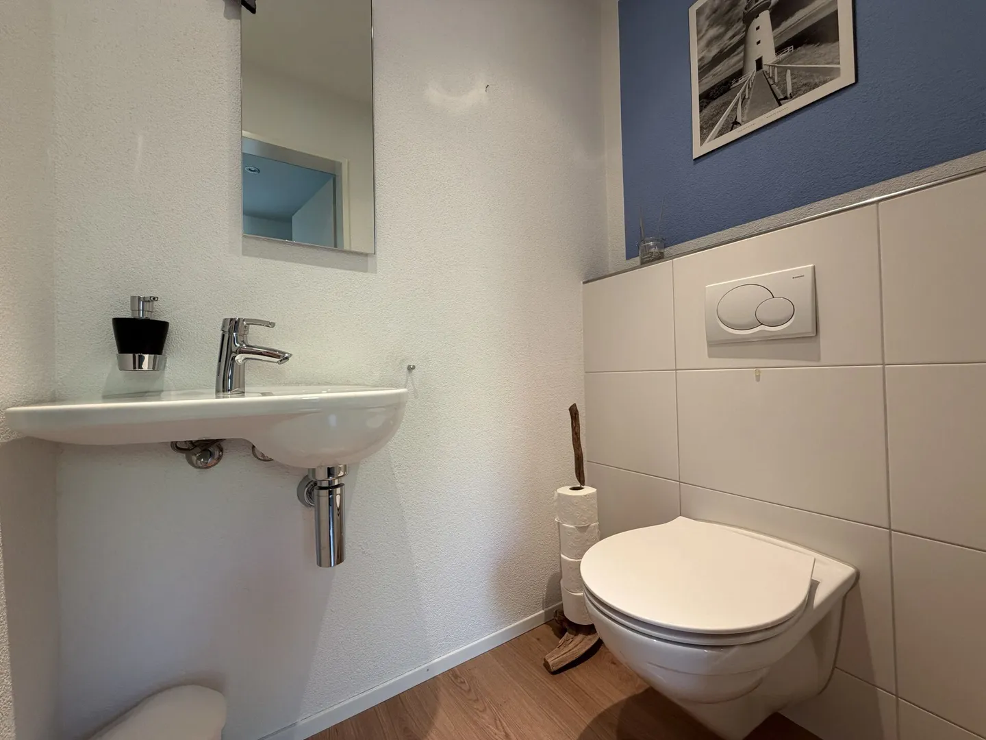 Semi-detached house for sale in a prime location - Photo 3 of 21