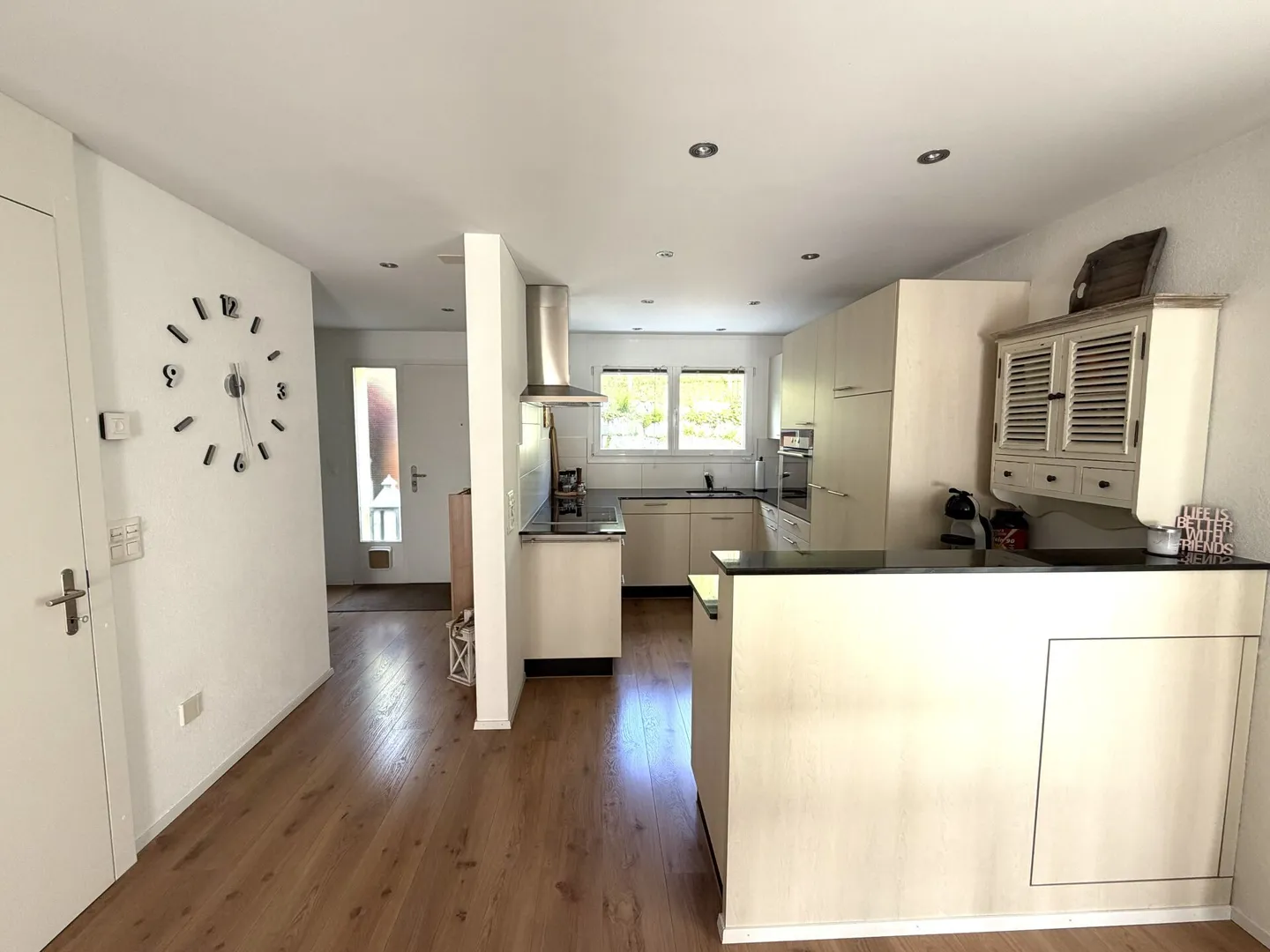 Semi-detached house for sale in a prime location - Photo 4 of 21
