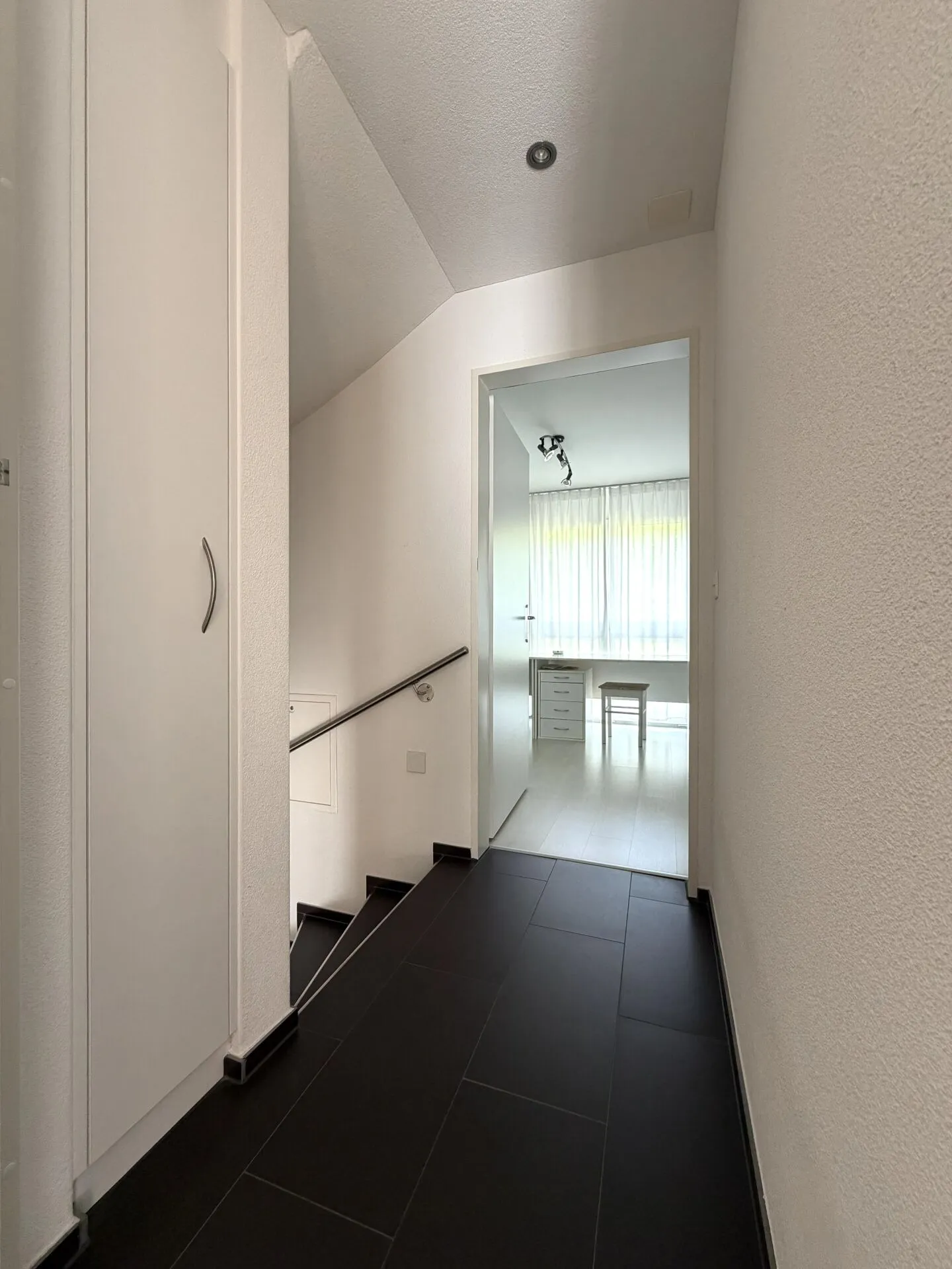 Semi-detached house for sale in a prime location - Photo 8 of 21