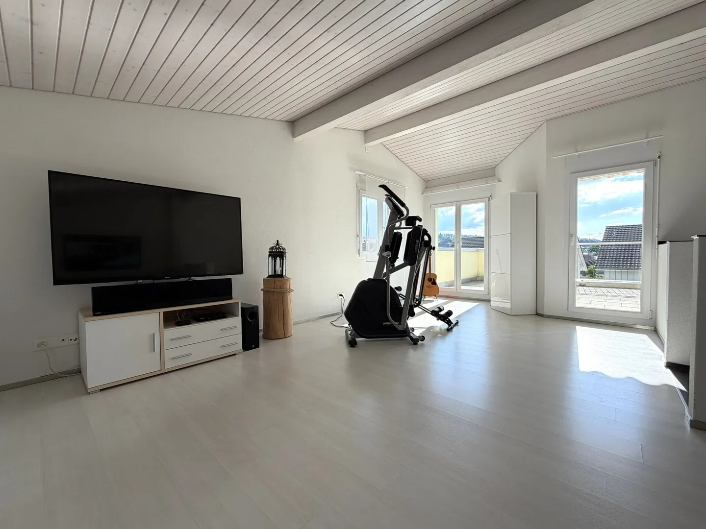 Semi-detached house for sale in a prime location - Photo 13 of 21
