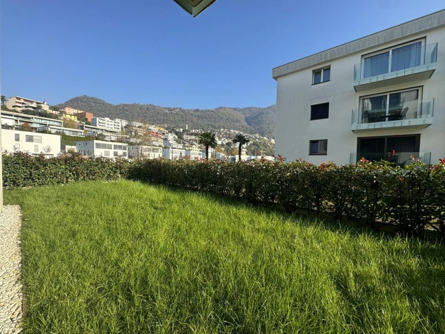 Spacious and modern 3.5 room apartment - Photo 2 of 4