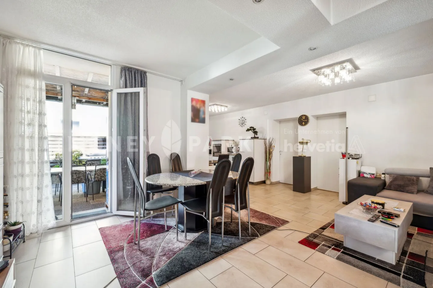 Immeuble multifamilial et station-service dans un endroit attrayant - Photo 3 sur 8