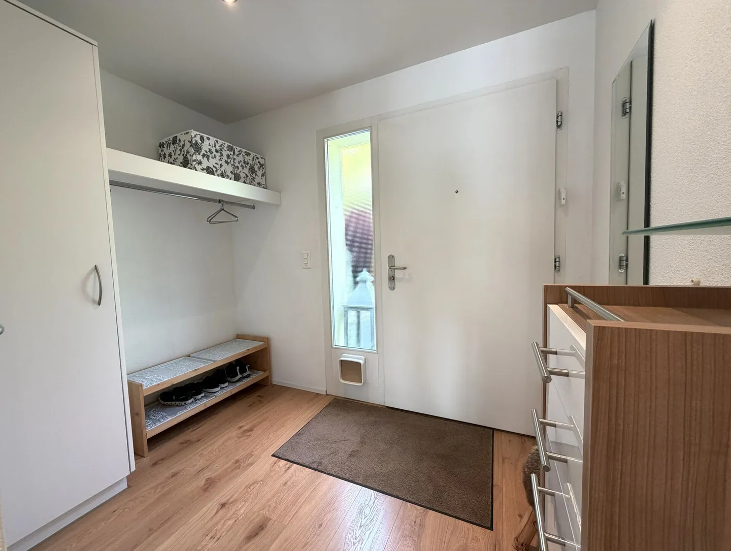 Semi-detached house for sale in a prime location - Photo 2 of 21