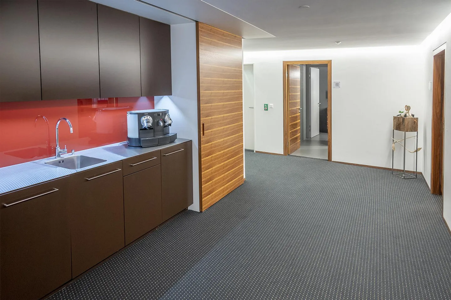 Espace de bureau attrayant au cœur d'Einsiedeln - Photo 7 sur 8