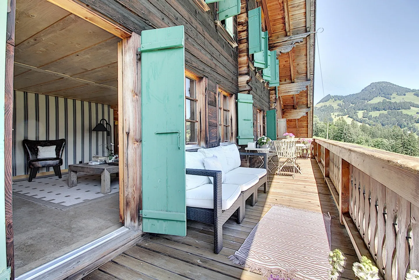 Exceptional property with stunning views of the valley - Photo 7 of 9