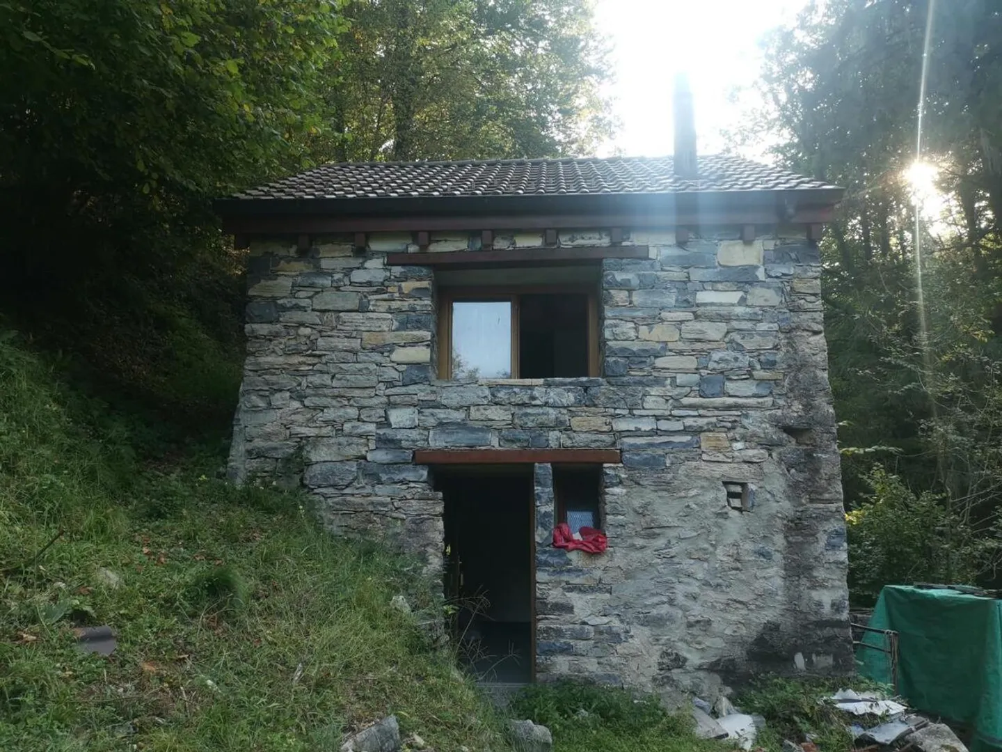 Rustico di 2 locali con terreno ed accesso al fiume - Foto 2 di 13