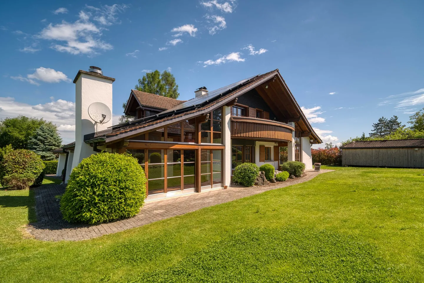 Maison individuelle avec un très grand terrain - Photo 1 sur 10