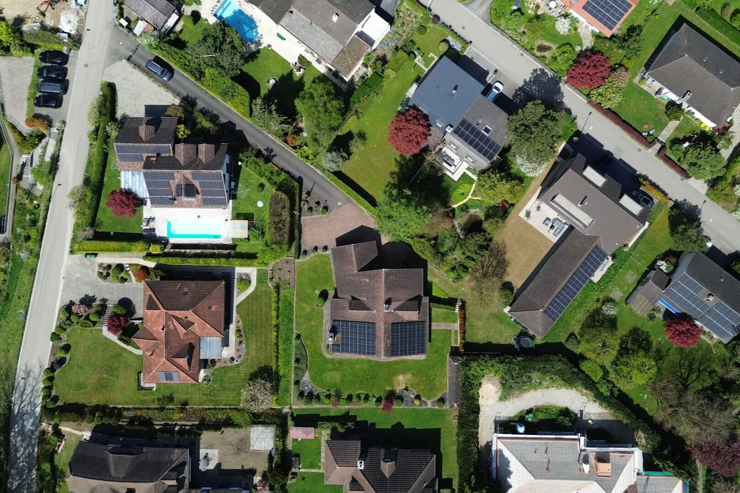 Maison individuelle avec un très grand terrain - Photo 3 sur 10