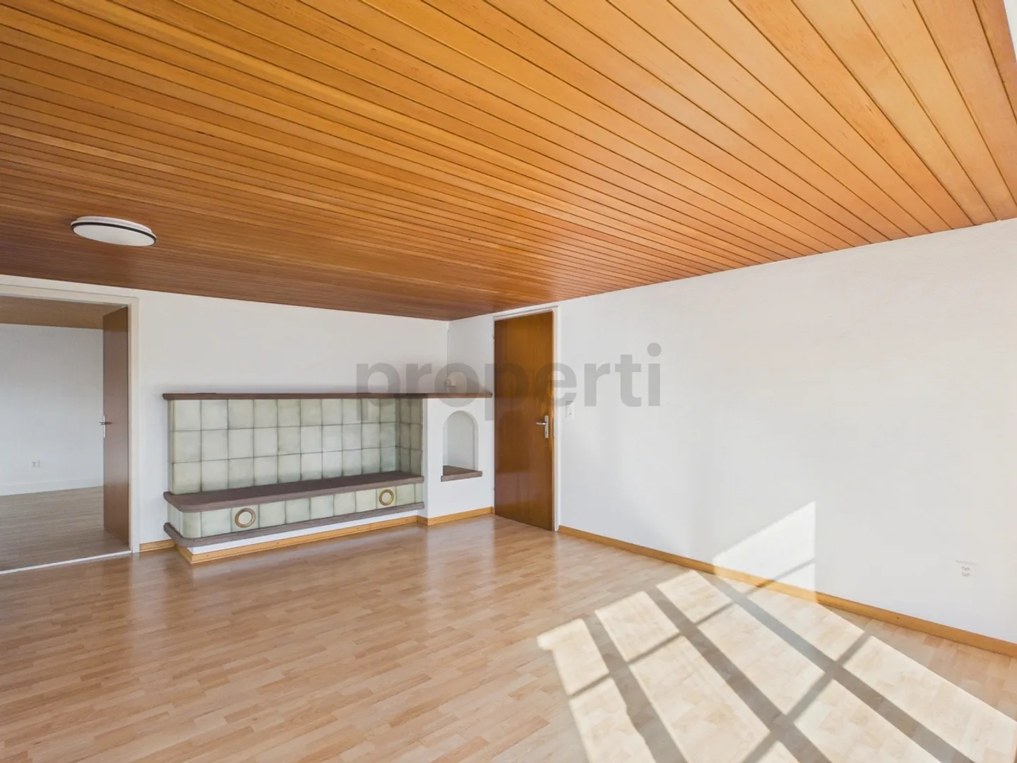 Charmante und lichtdurchflutete Wohnung mit schönem Balkon, inkl. einem Parkplatz - Foto 5 von 10
