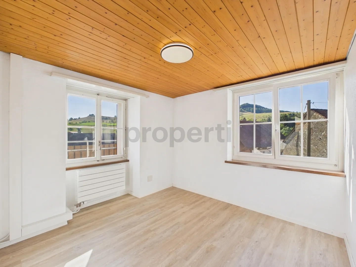 Charmante und lichtdurchflutete Wohnung mit schönem Balkon, inkl. einem Parkplatz - Foto 7 von 10