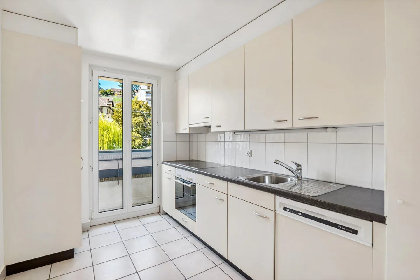 Appartement Charmant Près du Centre - Photo 3 sur 7