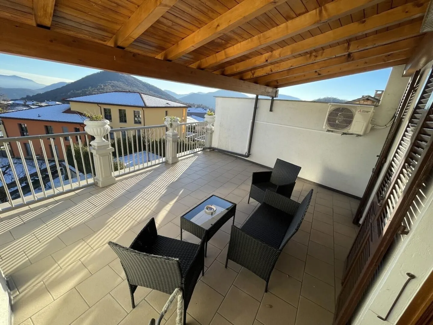Restaurant avec pension avec terrasse d'été et jardin dans un emplacement ensoleillé - Photo 11 sur 13